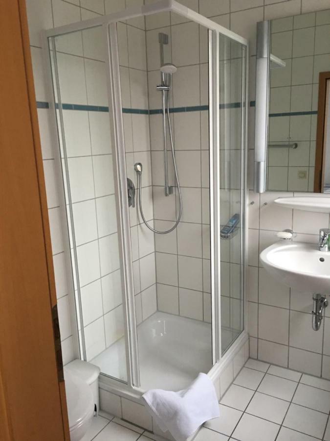 Zweibettzimmer mit Bad