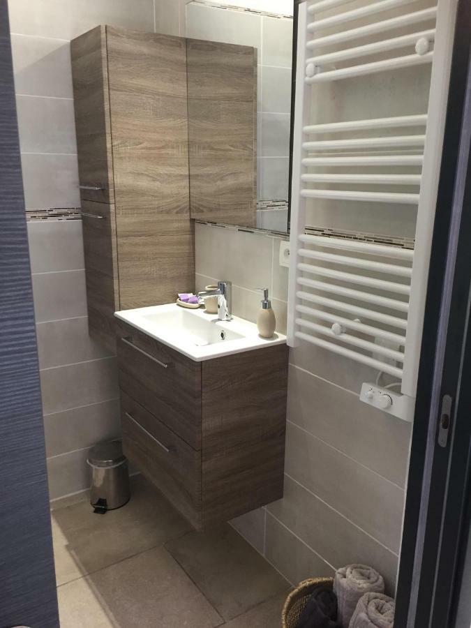 Chambre Double ou Lits Jumeaux avec Salle de Bains Privative