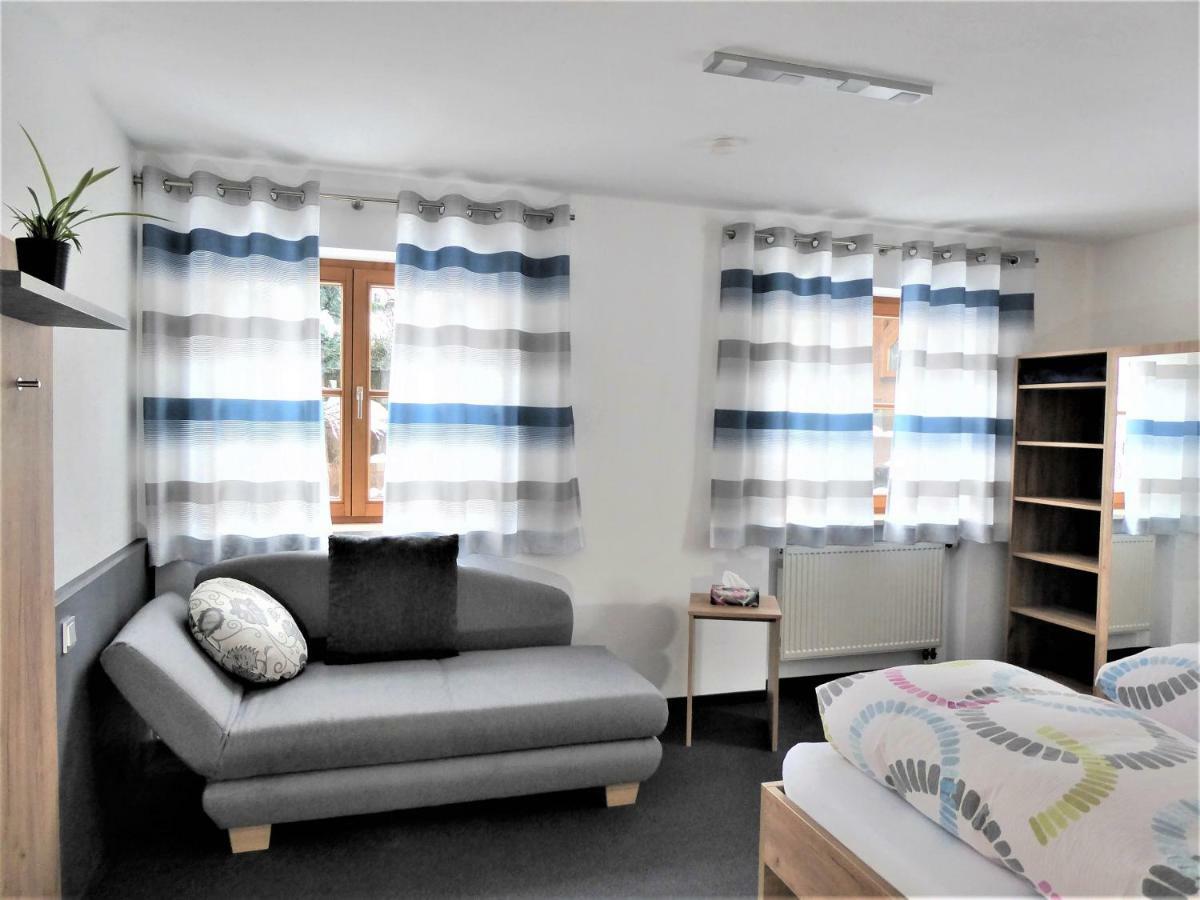 Großes Doppel- oder Zweibettzimmer mit Terrasse