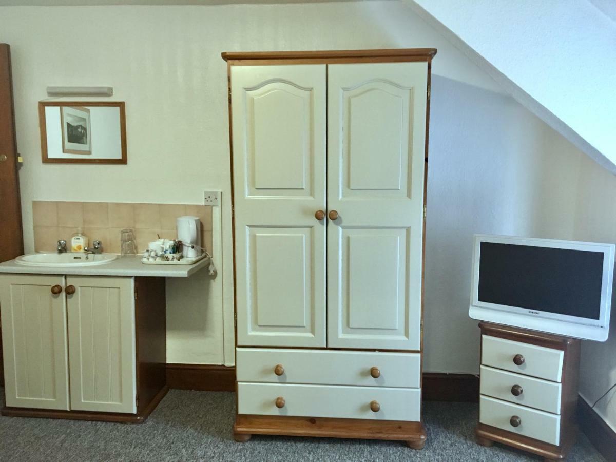 Standard Twin Room with Shared Bathroom