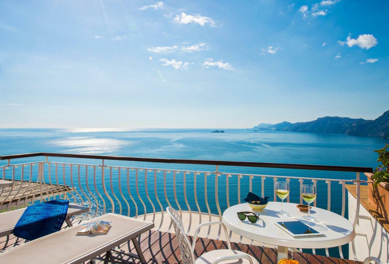 Deluxe Double Room with Balcony and Sea View,872549813:JPEG