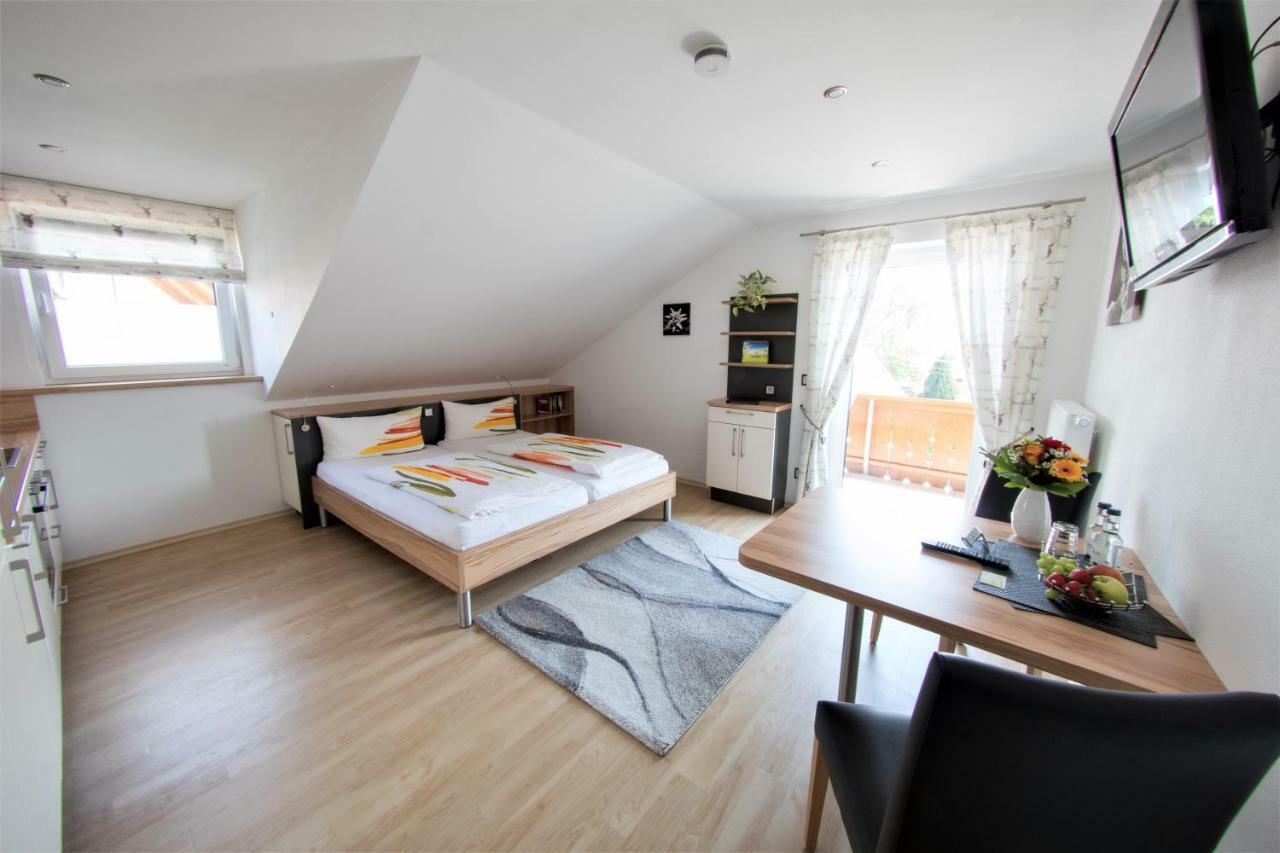 Apartment mit Balkon