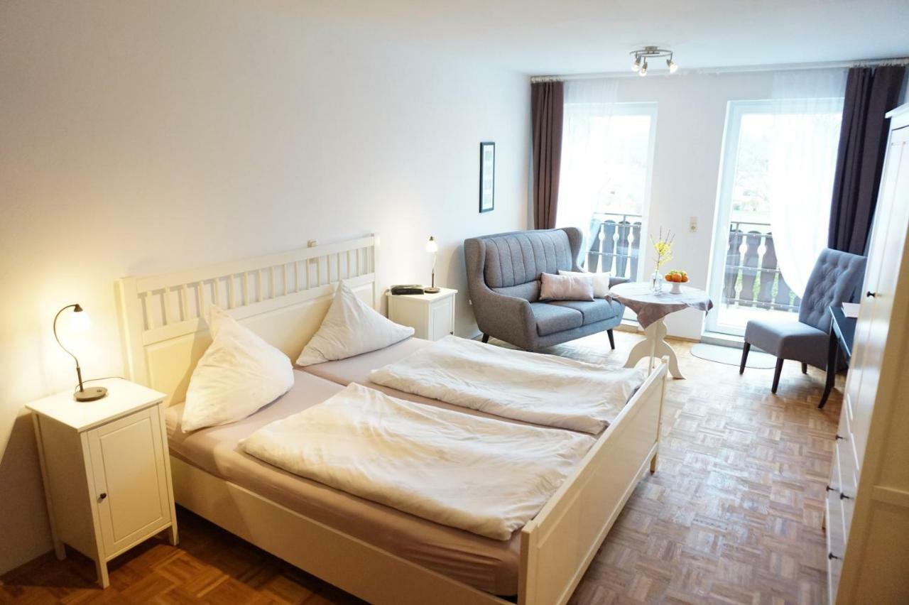 Studio mit Balkon