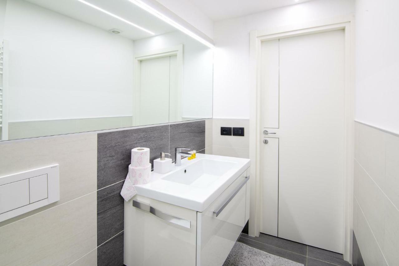 Camera Matrimoniale/Doppia con Letti Singoli con Bagno in Comune