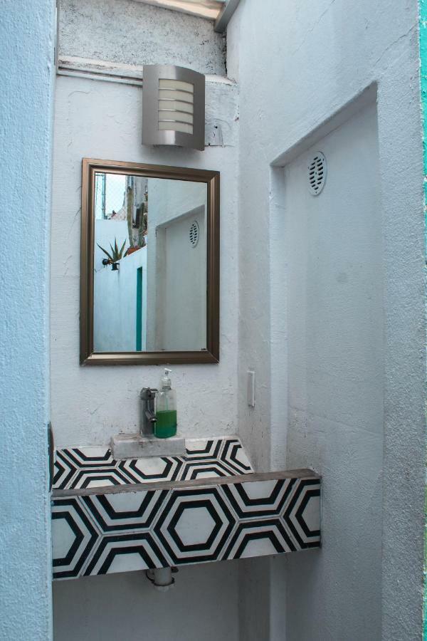 Habitación Triple Básica con baño compartido