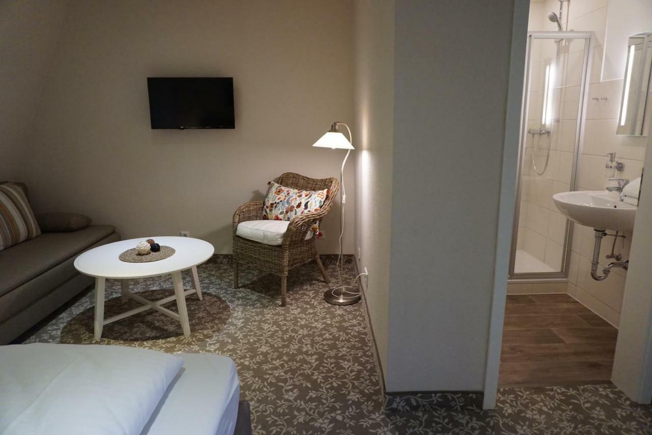 Großes Doppel-/Zweibettzimmer