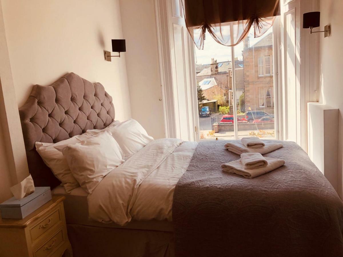 Kleines Doppelzimmer mit eigenem externen Bad