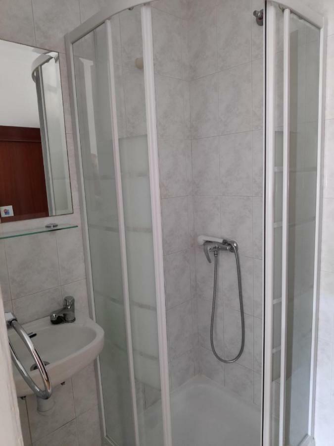 Tweepersoonskamer met Gedeeld Toilet