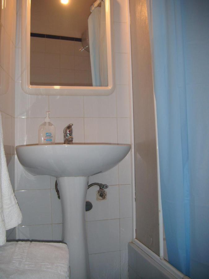 Quarto Individual com Casa de Banho Partilhada