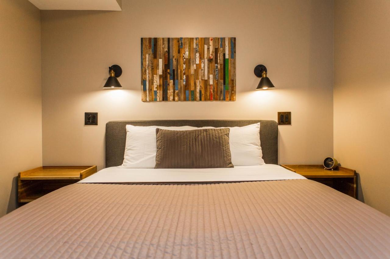 Deluxe Queen Room,919147153:JPEG