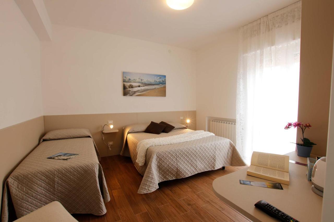 Camera Tripla Standard con Vista Mare