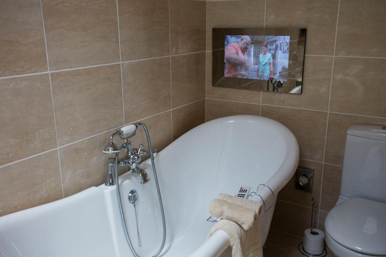 Twin Room with Bath