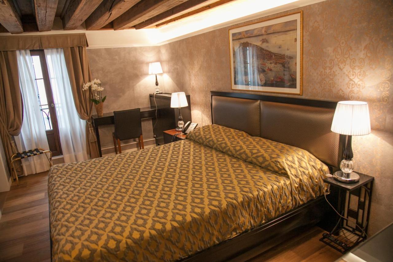 Standard Double Room with San Salvador Canal view.