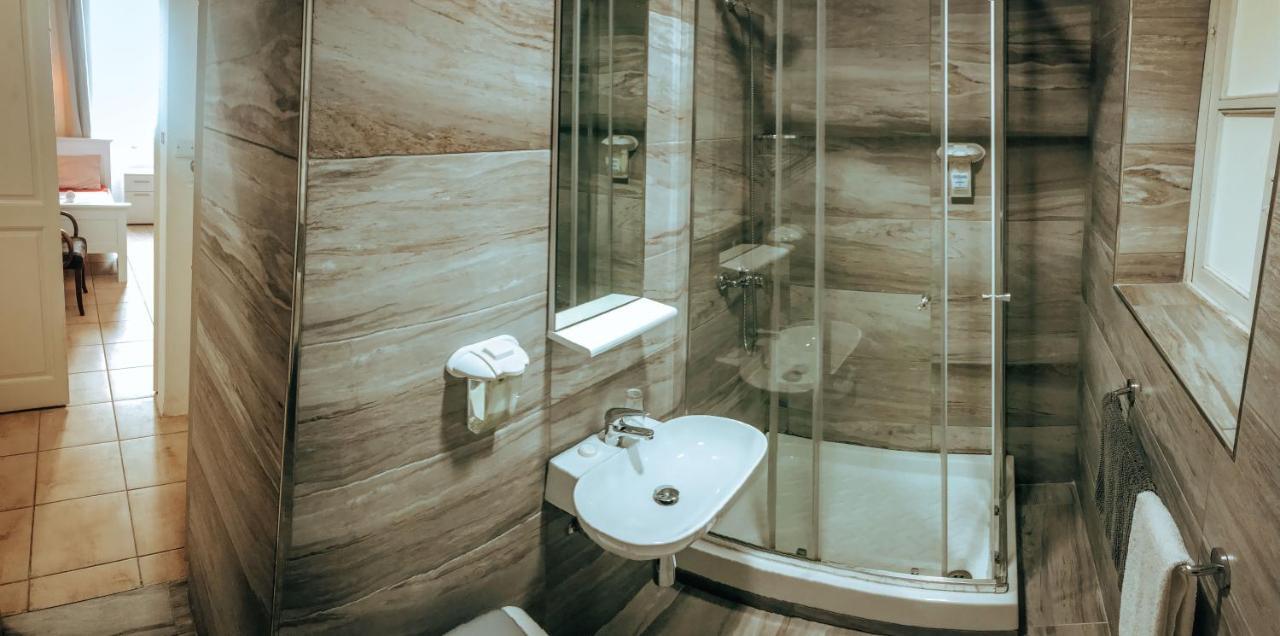 Twin Room separate private bathroom