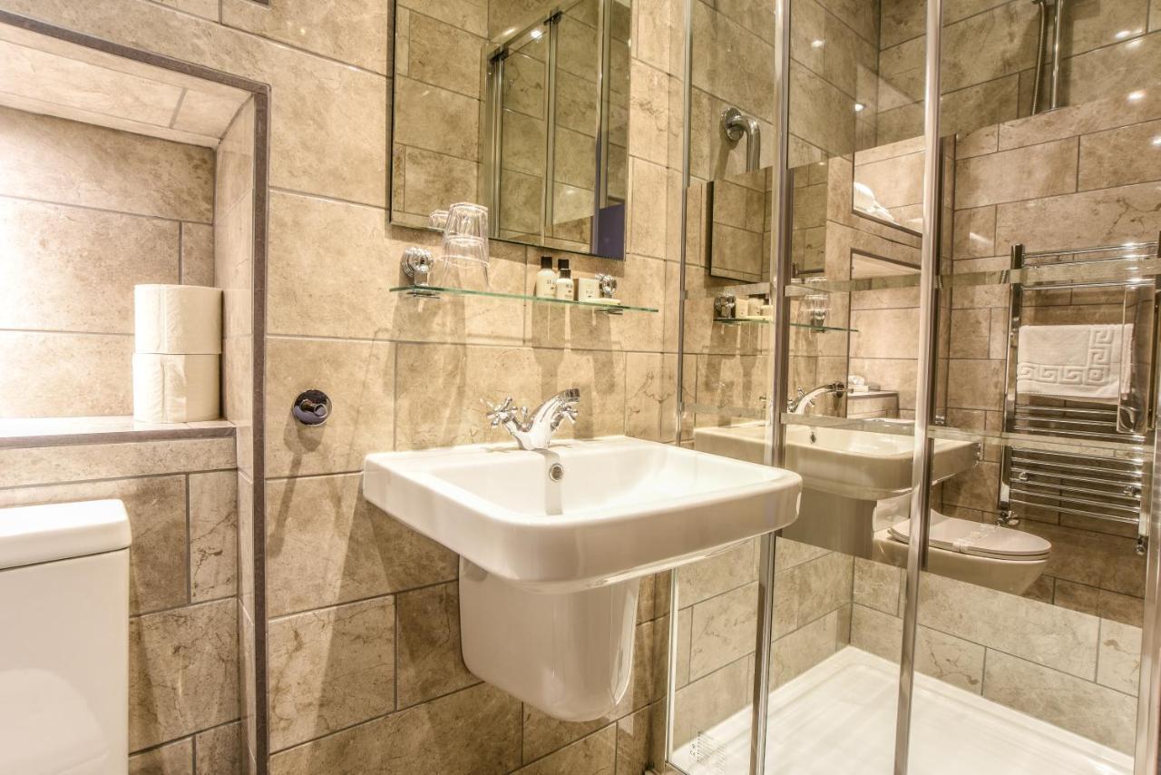 Deluxe Double Room Shower,979133521:JPEG