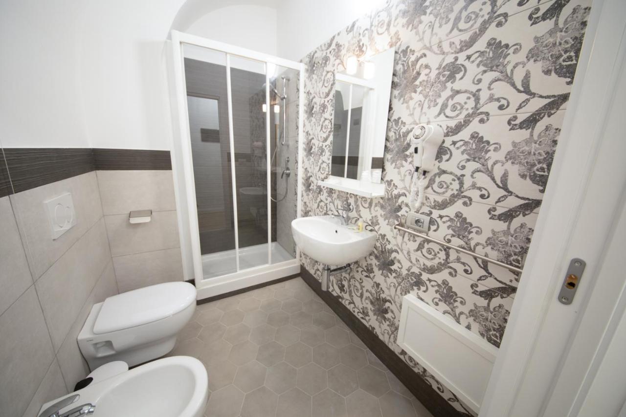 Standard Triple Room with Window