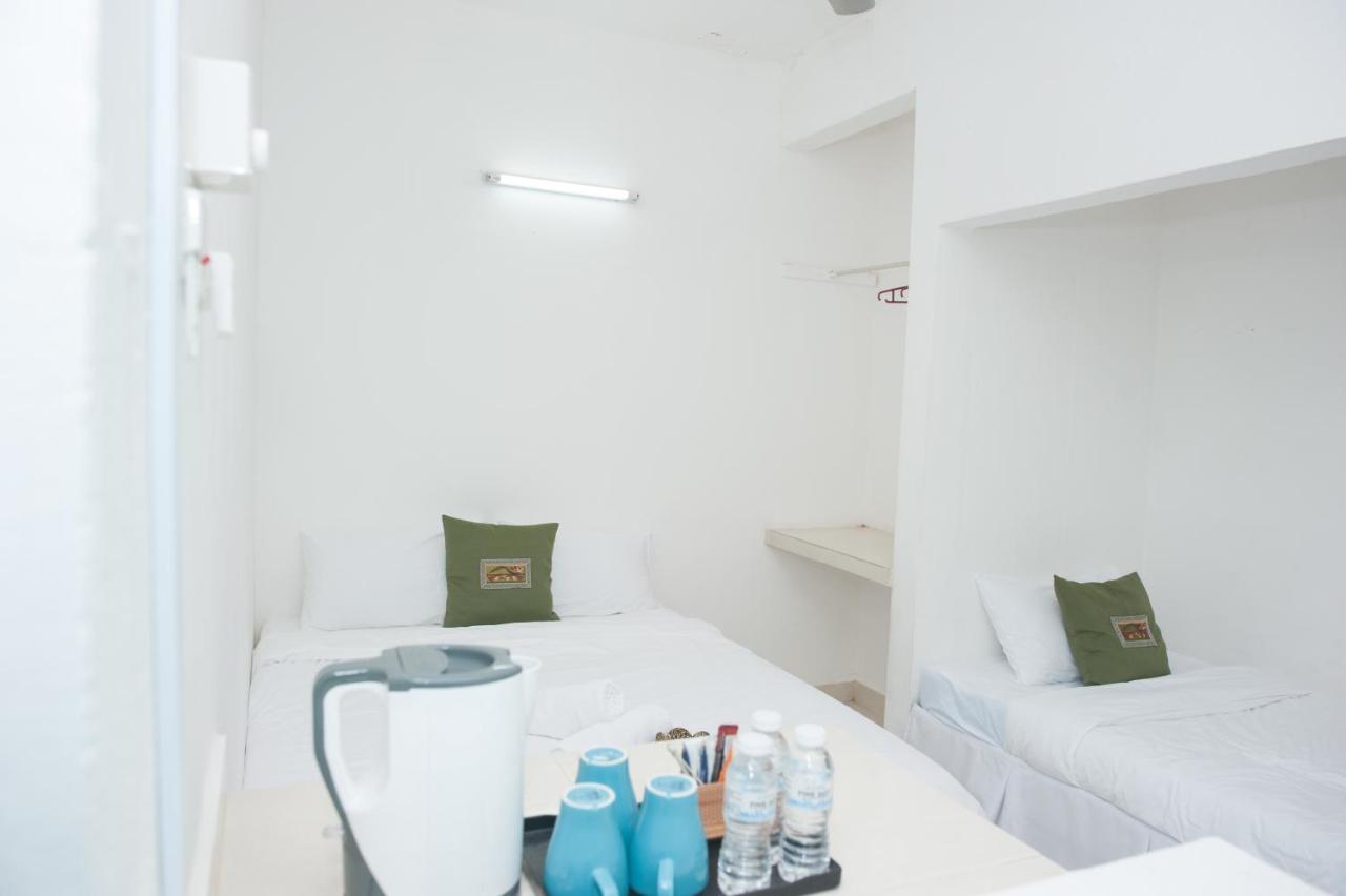 Deluxe Double Room with Side Sea View