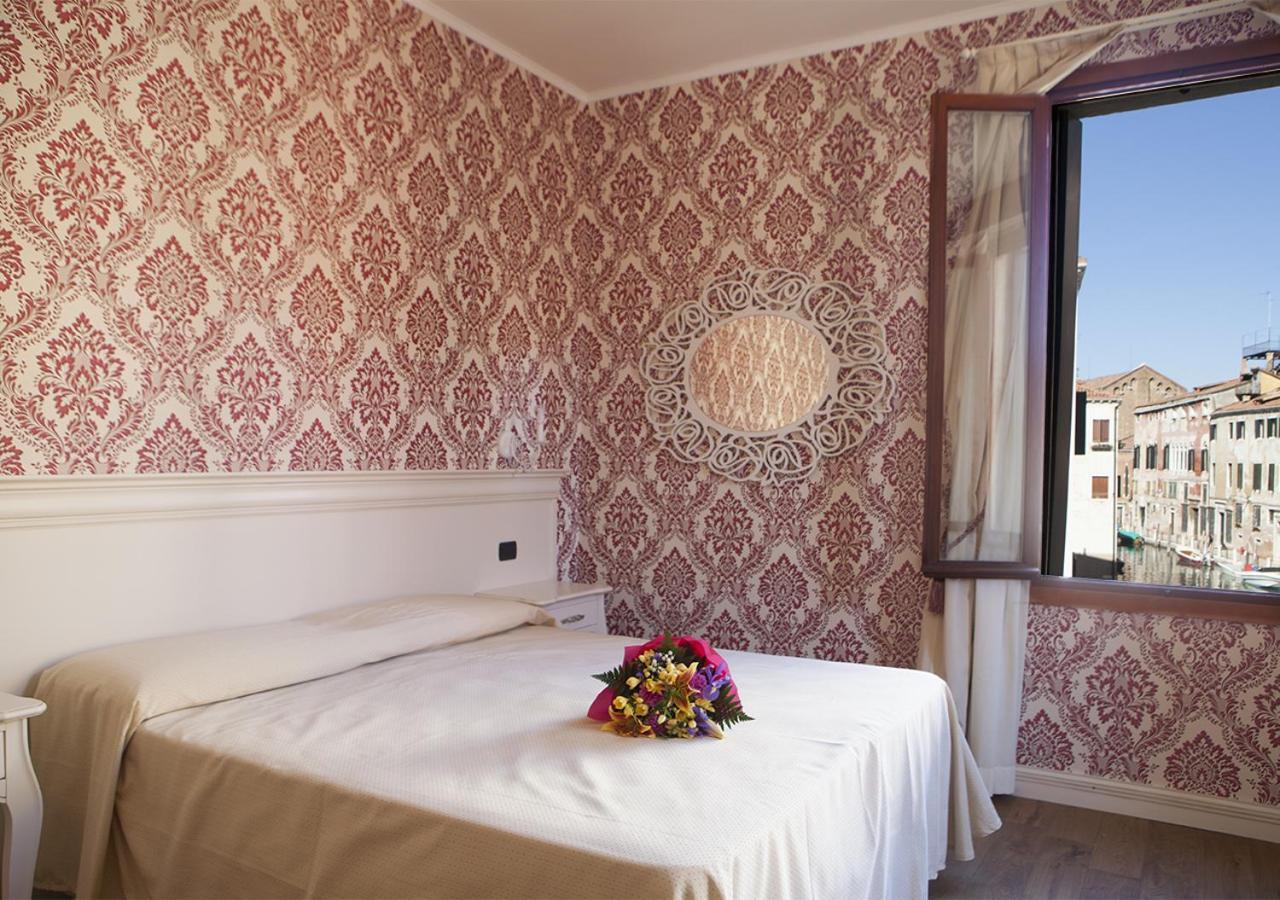 Deluxe Suite with Canal View