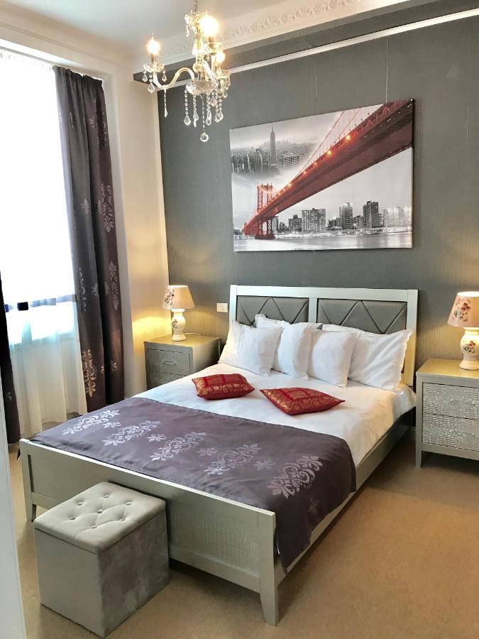 Deluxe King Suite