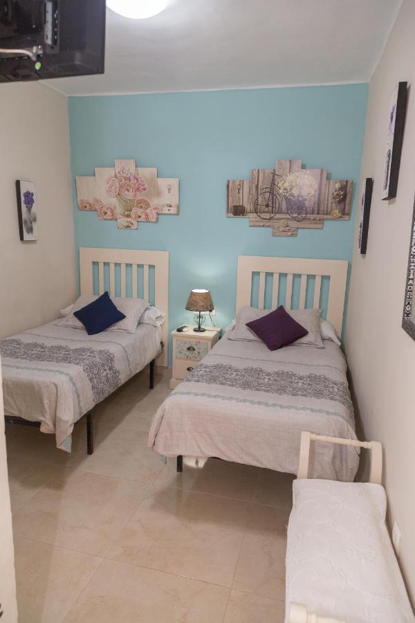 Twin Room Private Bathroom