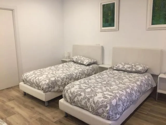 Rooms H Skyline-1