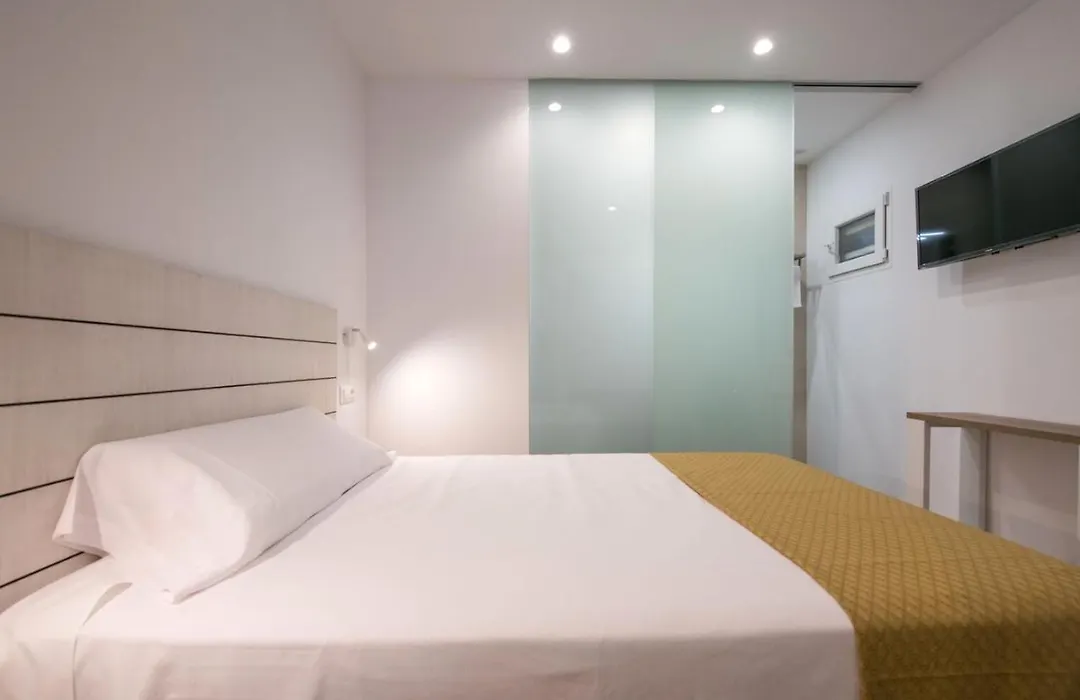 Hostal Beach-1
