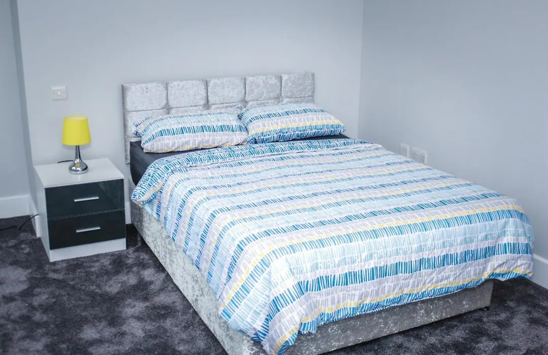 Camden Guest House Double Bedroom With Super Large King Bed-1
