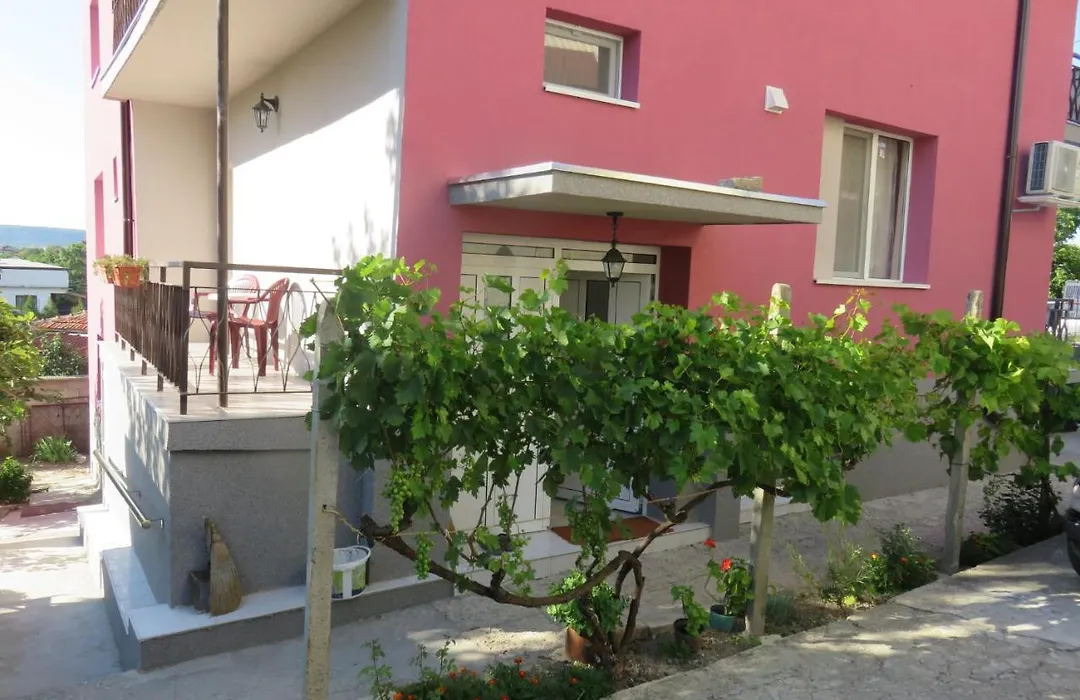 Guest House 51-1