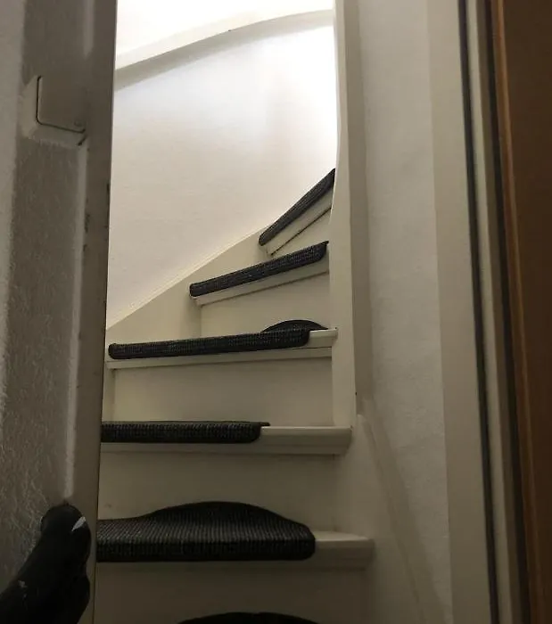 Einzel-Apartment Düsseldorf Oberkassel-1