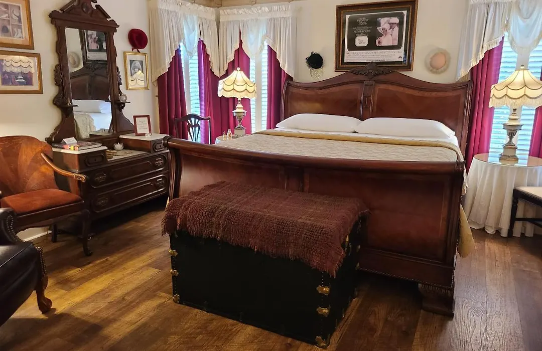 Red Bluff Cottage-1