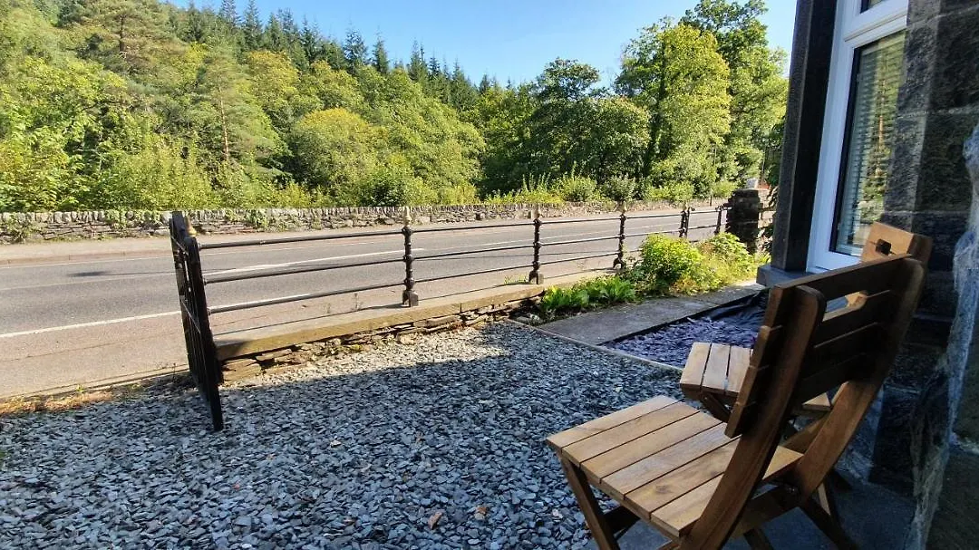 Cae Garw Guest House-1