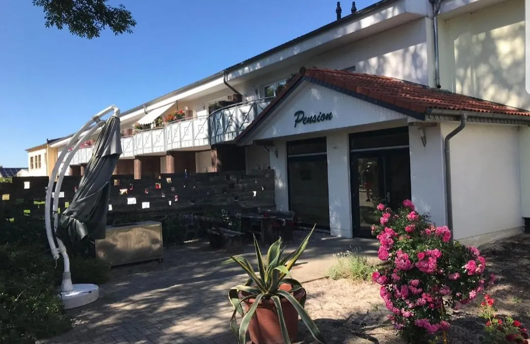 Pension Zu den Linden Trin-1