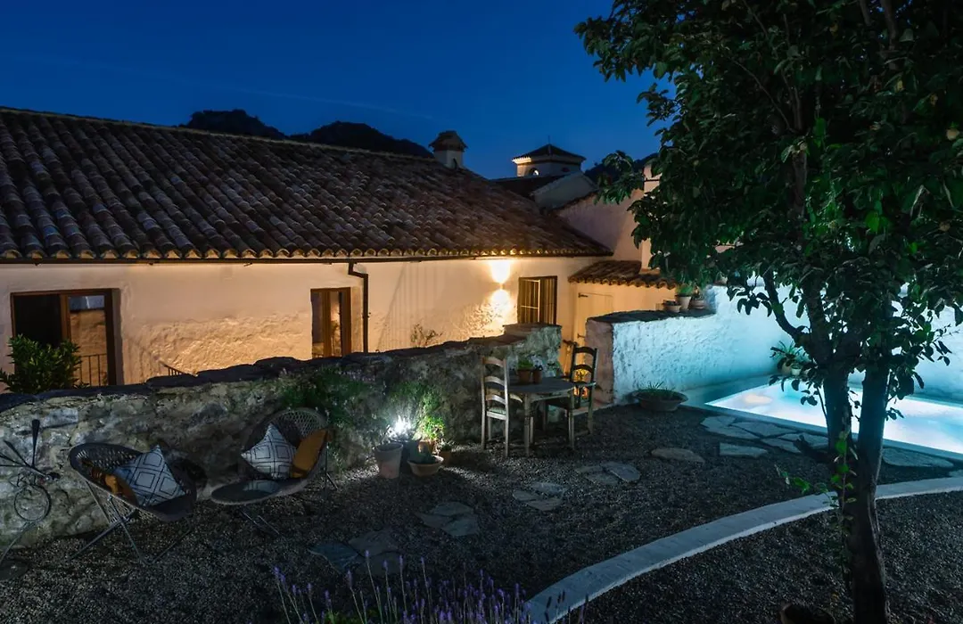Casa De Los Cuadros-1
