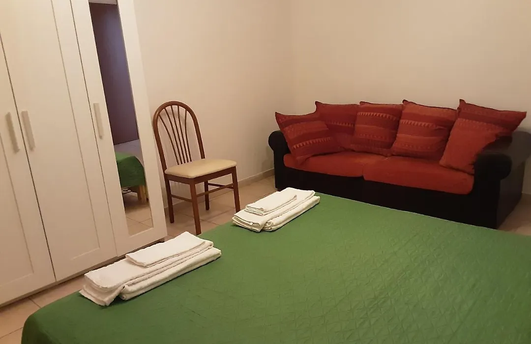 Locazione Menini - Camere zona stazione-1