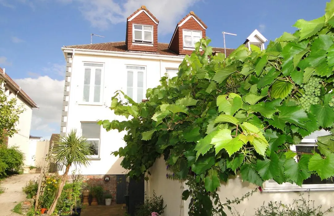 Rockleaze Guesthouse-1