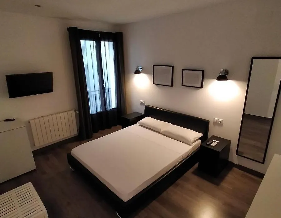 Room Pride-1