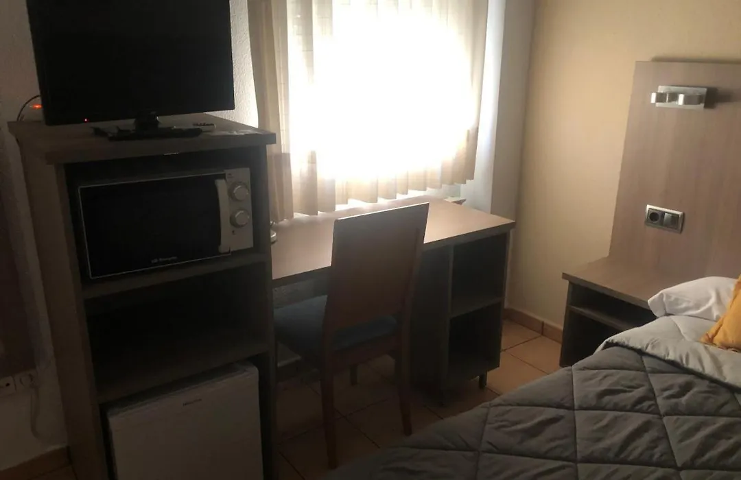 Hostal De La Rosa-1