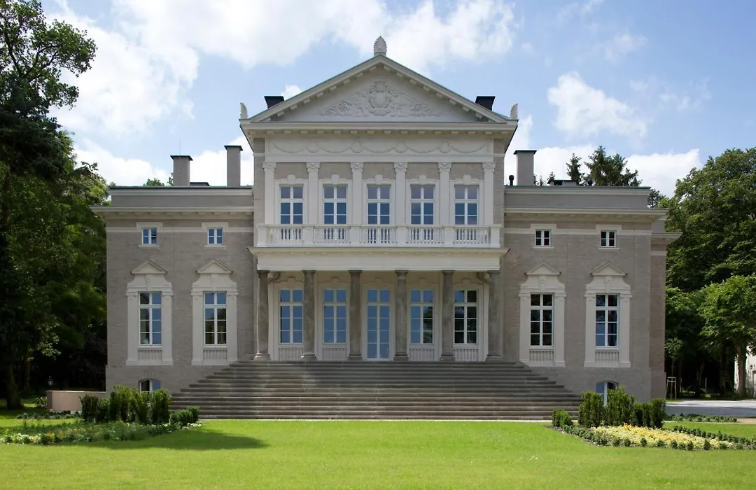 Manowce Palace-1