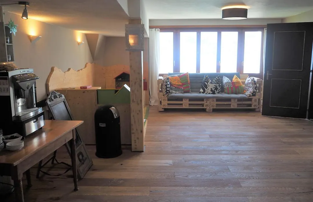 Hostel Rotschuo Jugend- Und Familienferien-1