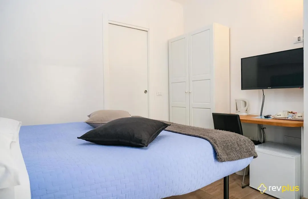 Lia Rooms-1