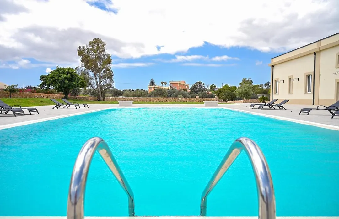 Dimora Savarino Villa con Piscina-1