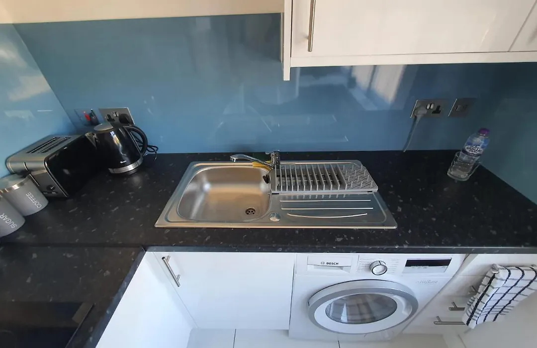 New Self Contained Flat,In Hayes, Free Parking-1