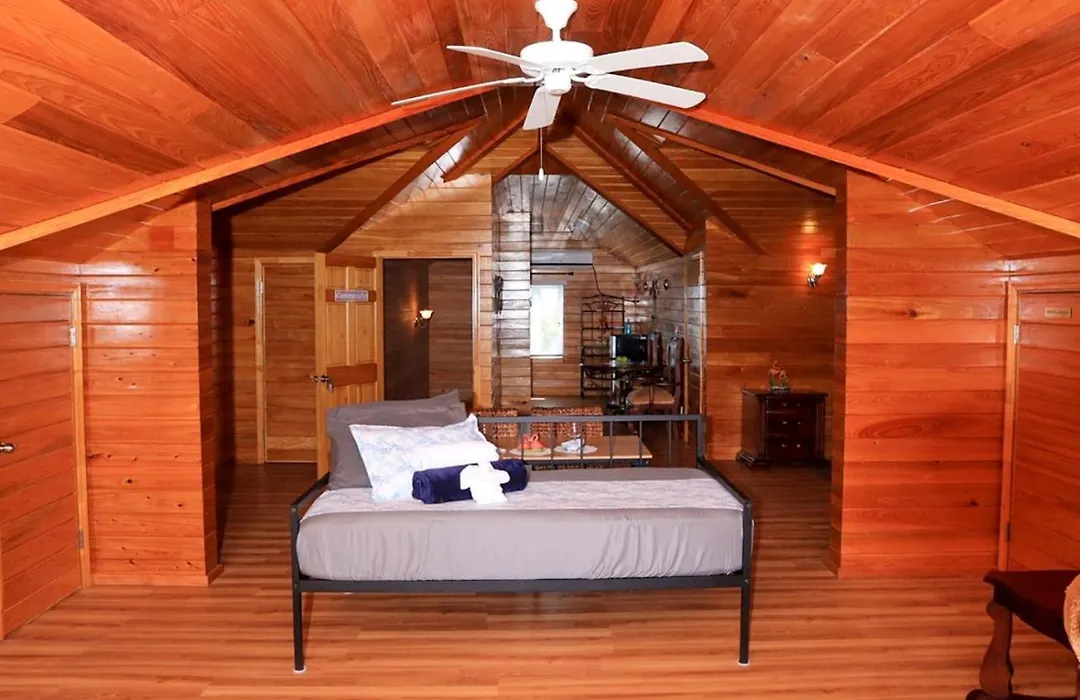 Redknot Manor Guest House/Hotel-1