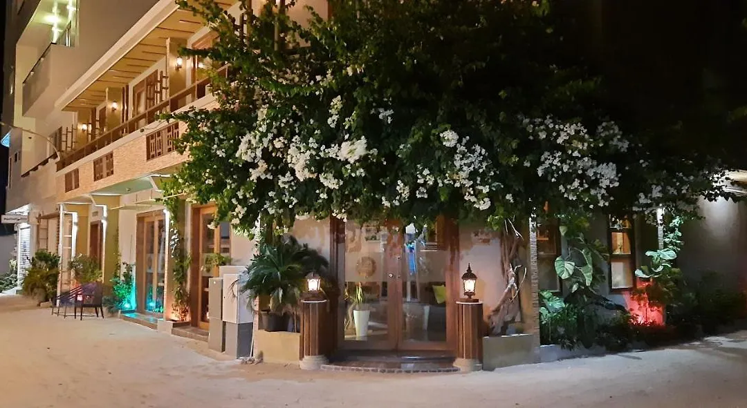 Maladiwa Beach & Spa-1