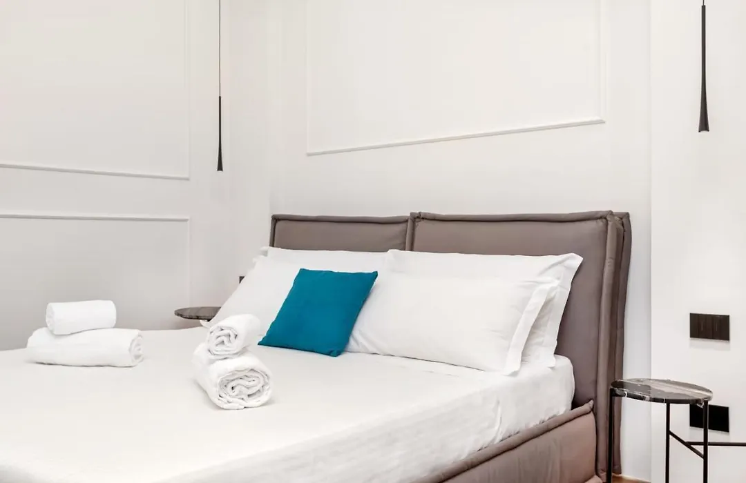 Nelli Rooms Via Biassa-1