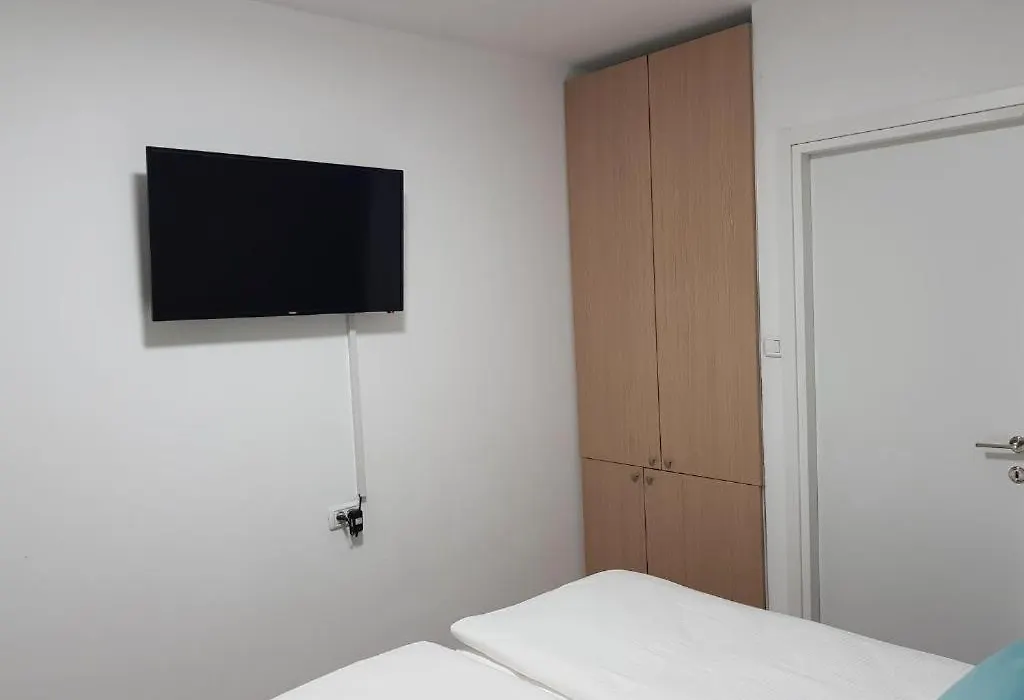 Airport Guest House-1