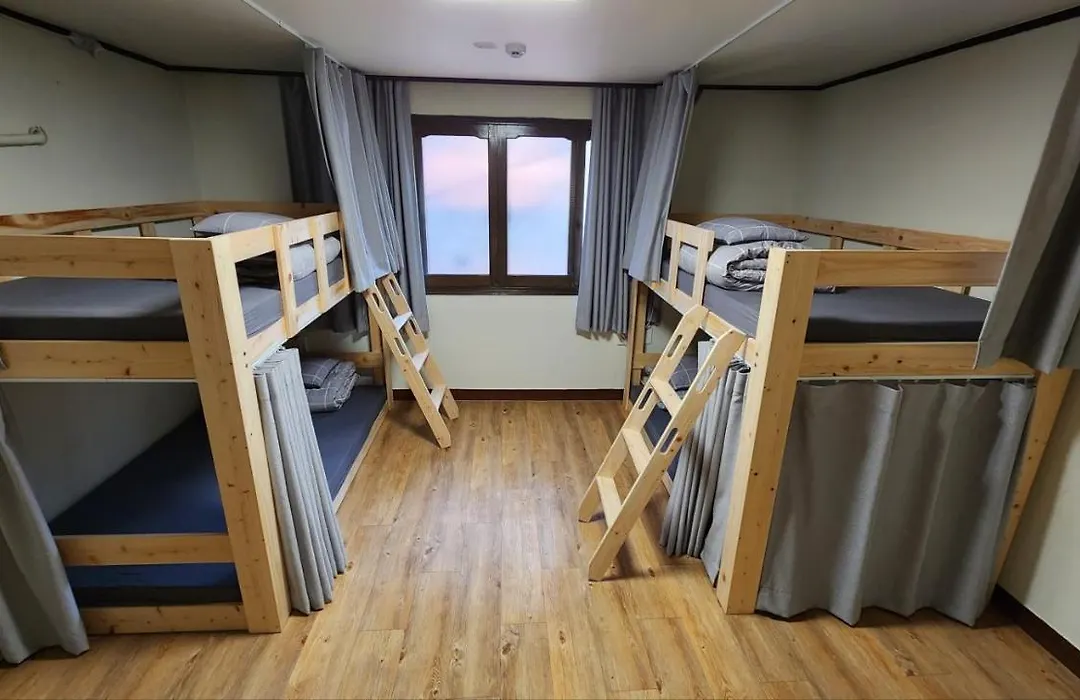 Able Guesthouse Hongdae 2-1