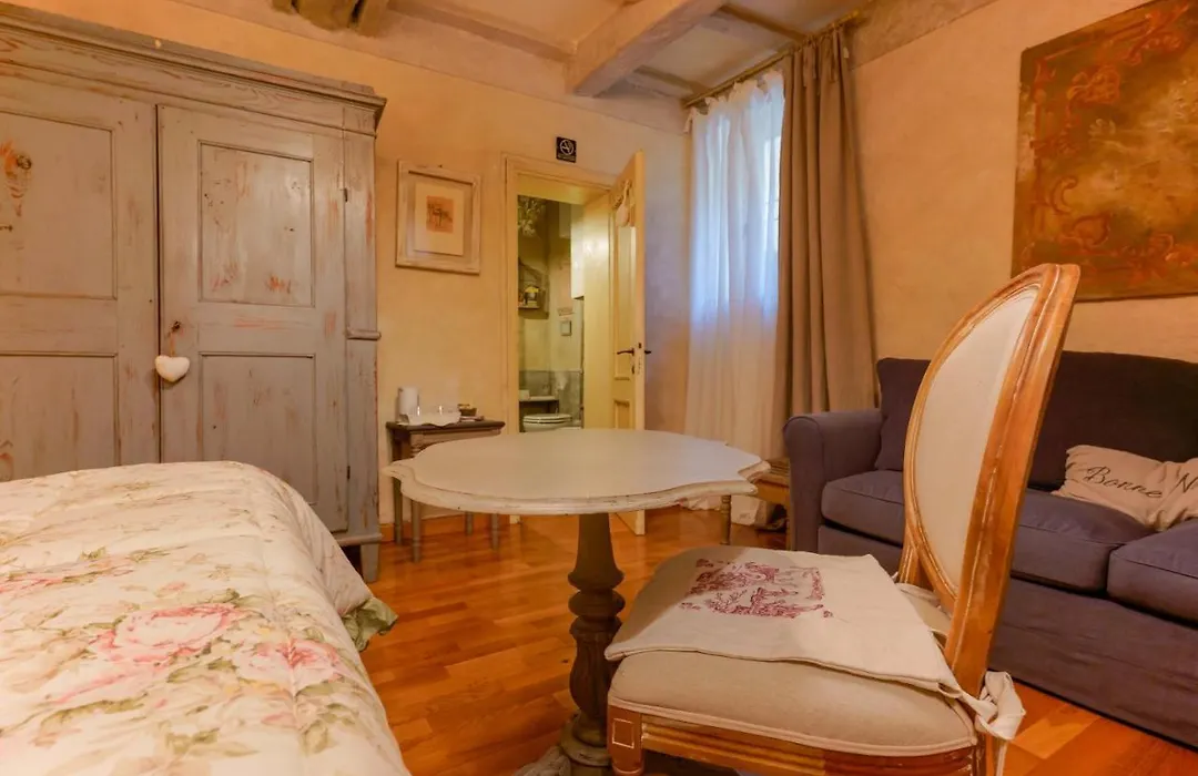 Gallery Guesthouse By Lesdomus-1