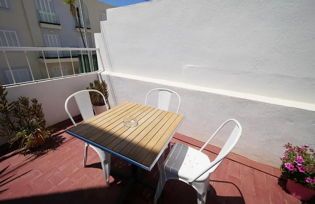 Hostal Giramundo-1