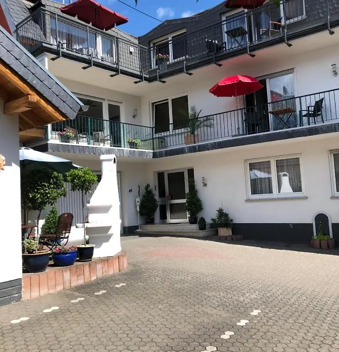 Wein und Gästehaus Hüls-1